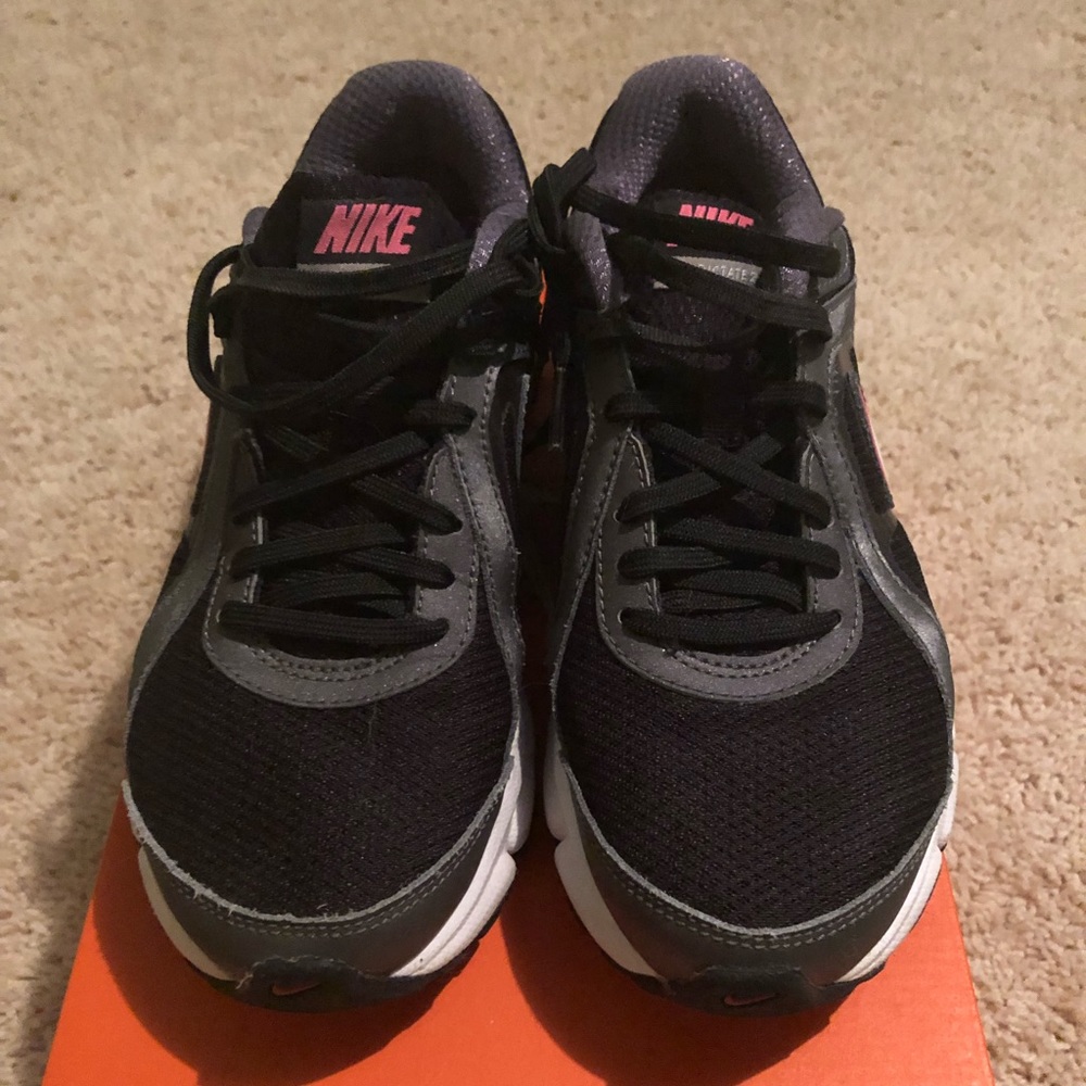 Nike Air Dictate 2 Women’s Size 7.5